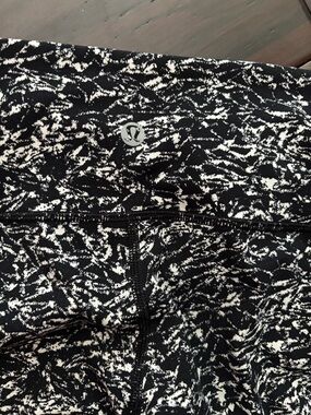 Lululemon Wunder Under Leggings Size 6 In Iced Wave White/Black